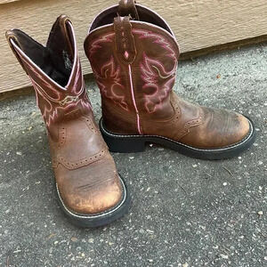 🐴Justin cowboy boots size 6.5B 🤠